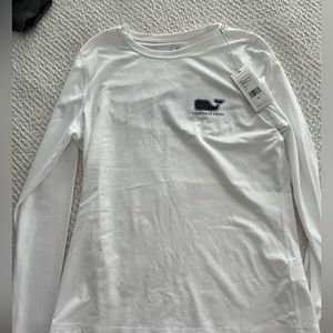 Vineyard vines white with navy stars whale long sleeve: PERFORMANCE: athletic